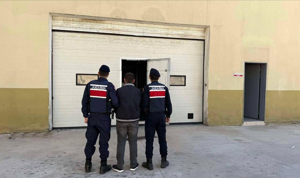Kesinleşmiş 17 yıl cezayla aranan şahsı jandarma yakaladı
