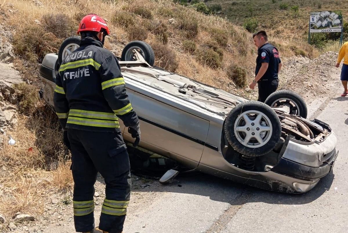 Kontrolden çıkan araç devrildi
