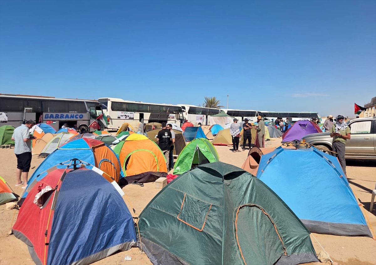 Küresel Sumud Filosu konvoyu Libya'nın doğusuna geçmek için 4 gündür Sirte yakınlarında bekliyor