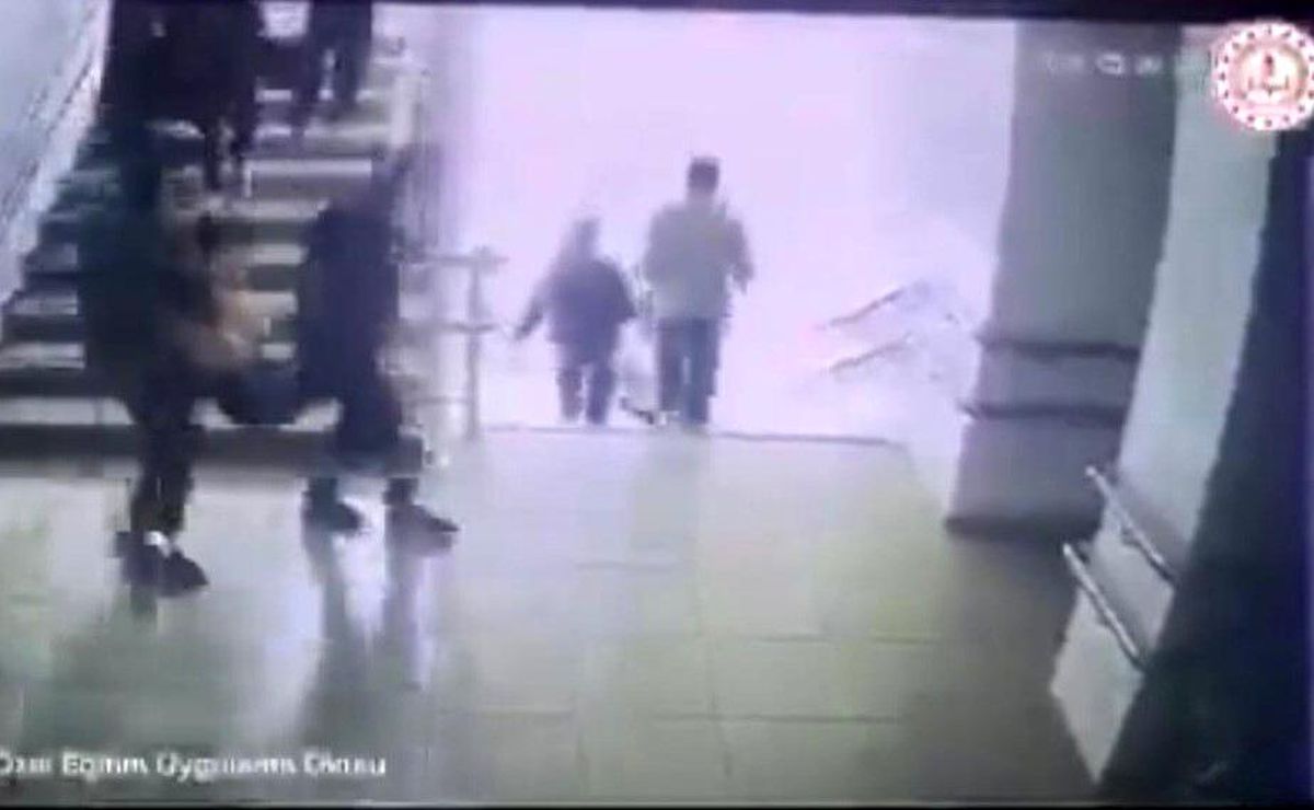 Malatya'da öğrencilerin deprem tahliyesi kamerada