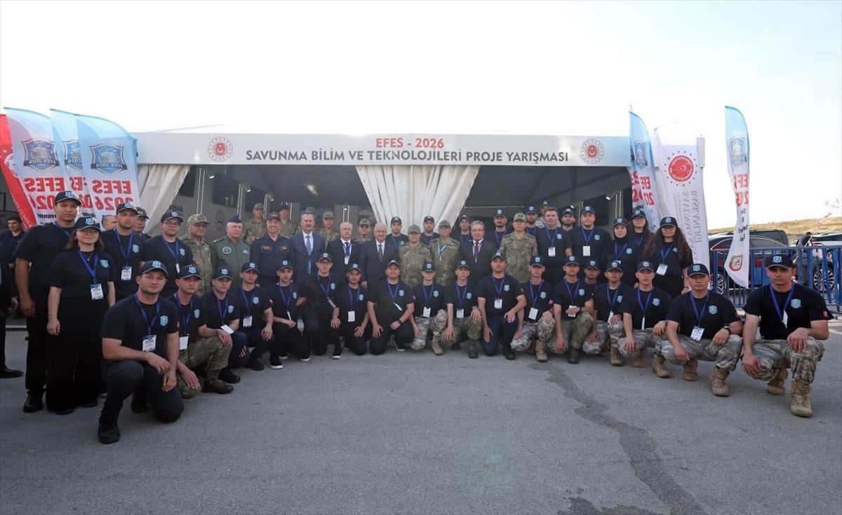 Milli Savunma Bakanı Güler, EFES-2026 Tatbikatı'nda savunma sanayisi sergisini gezdi