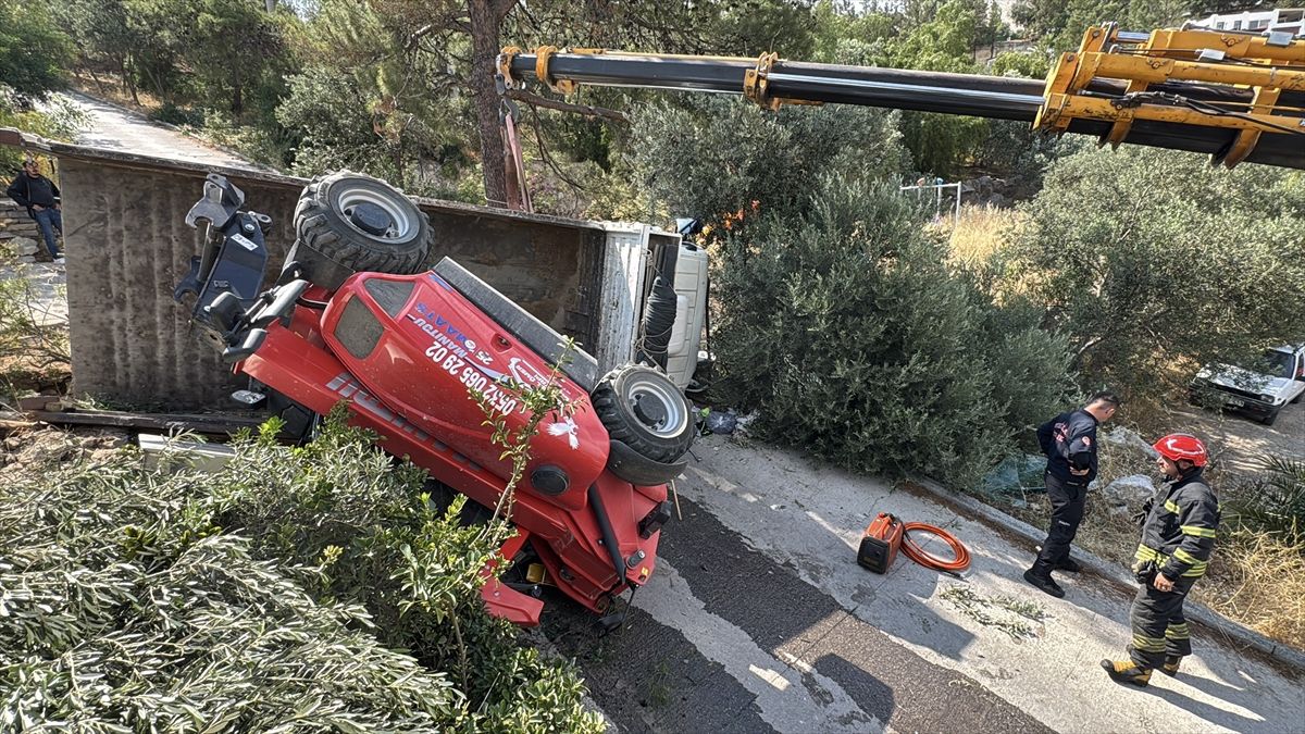 Muğla'da devrilen kamyondaki 3 kişi yaralandı