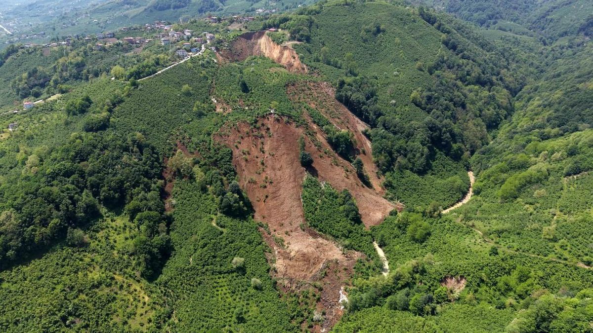 Ordu'da heyelan bölgesi havadan görüntülendi: Dağ aşağı kaydı, 400 dönüm alan etkilendi