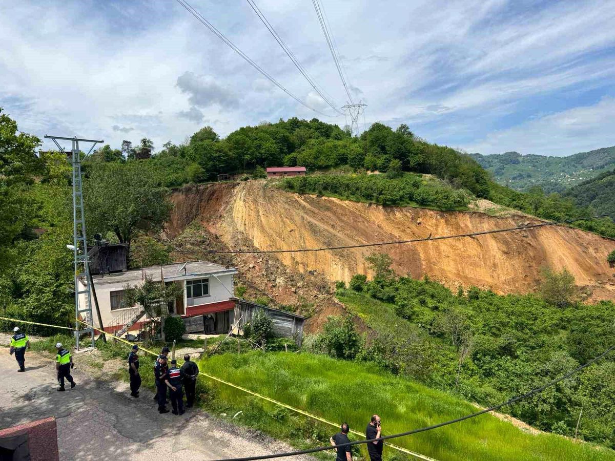 Ordu'da heyelan: O anlar kamerada