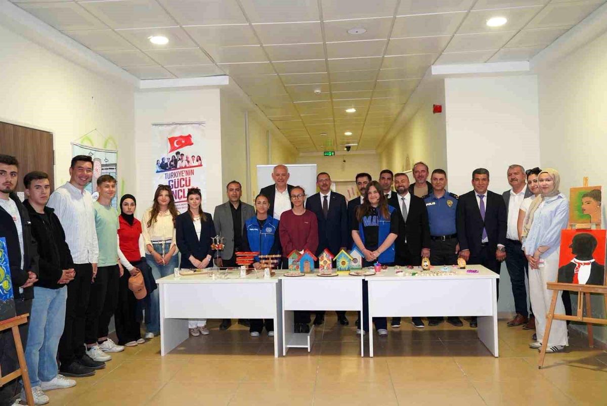Pınarhisar'ra "Teras Kitap Kafe" törenle açıldı
