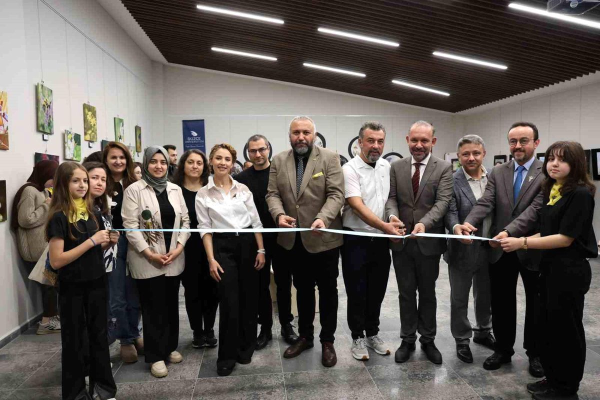 Polen peşindeki yaban arıları resim sergisi açıldı