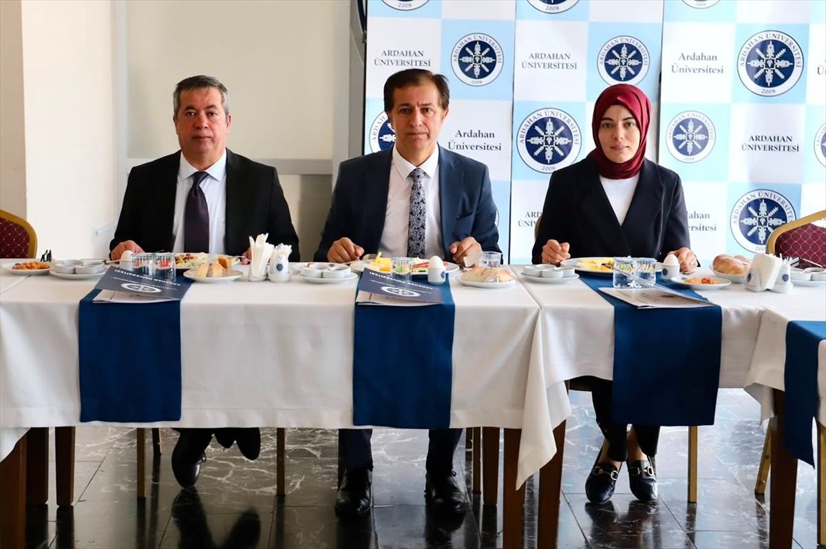 Rektör Emiroğlu, Ardahan Üniversitesi'nde yürütülen çalışmaları ve projeleri anlattı Açıklaması