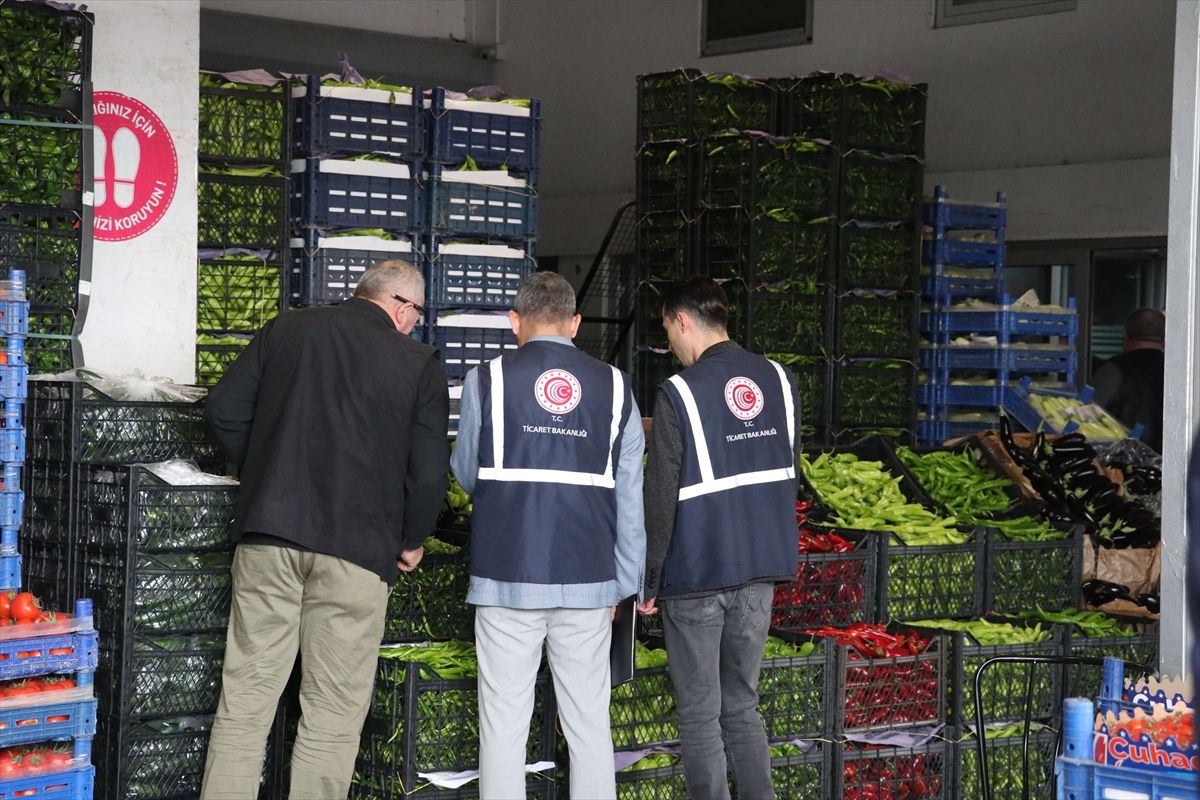 Sakarya'da Kurban Bayramı öncesi sebze meyve halinde denetim yapıldı