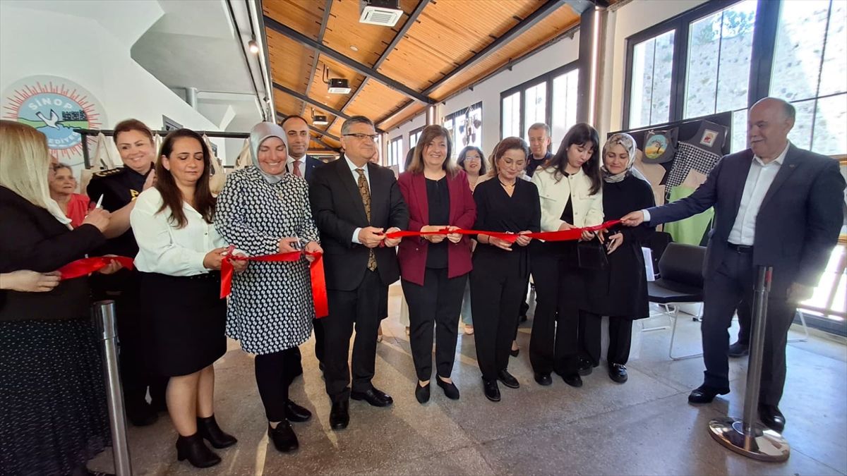 Sinop'ta ADEM ve SODAM kursiyerlerince yıl sonu sergisi açıldı