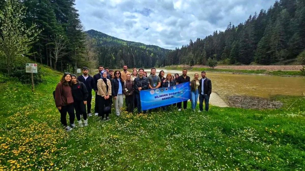 Sinop'ta gençler doğanın izini sürdü