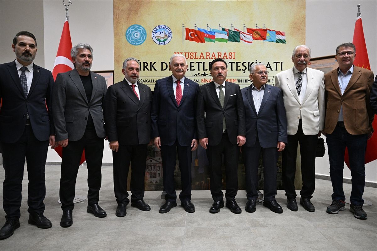 TDT Aksakallar Konseyi Başkanı Yıldırım, Kayseri'de halk dansları topluluğu gösterisini izledi
