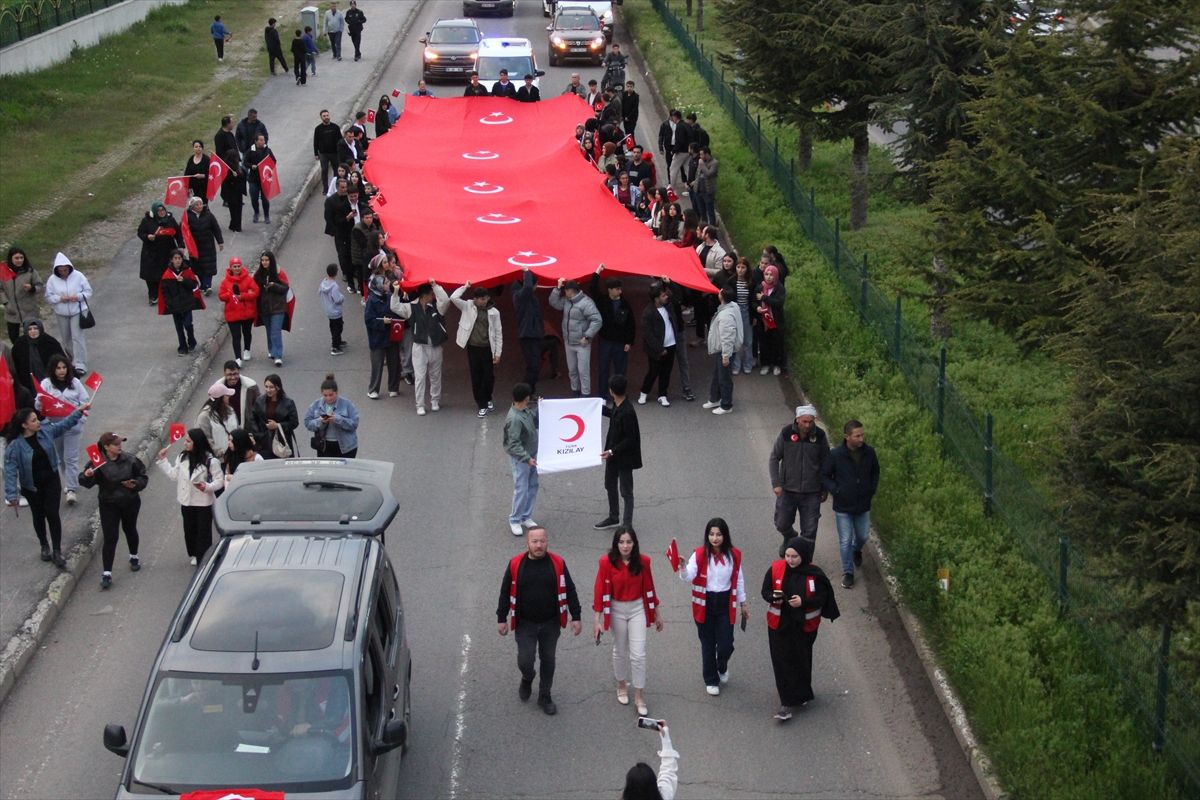 Zara'da "Bayrak Yürüyüşü" düzenlendi