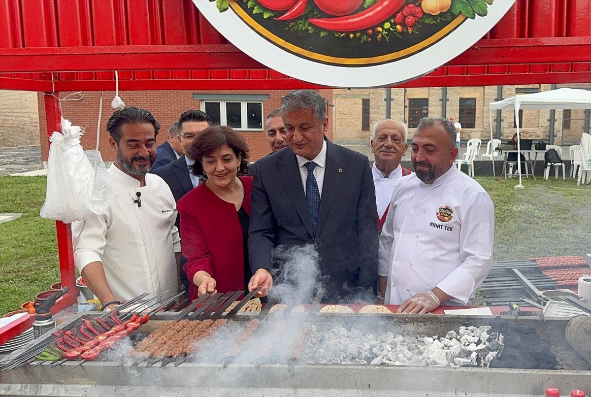 Adana'da 'Türk Mutfağı Haftası' etkinliğinde yöresel lezzetler sergilendi