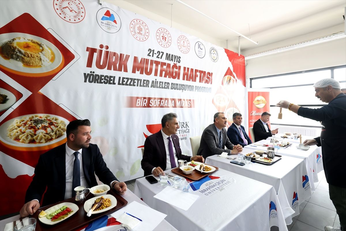 Ağrı'da 'Türk Mutfağı Haftası' kapsamında aileler en iyi yemeği yapmak için hünerlerini sergiledi