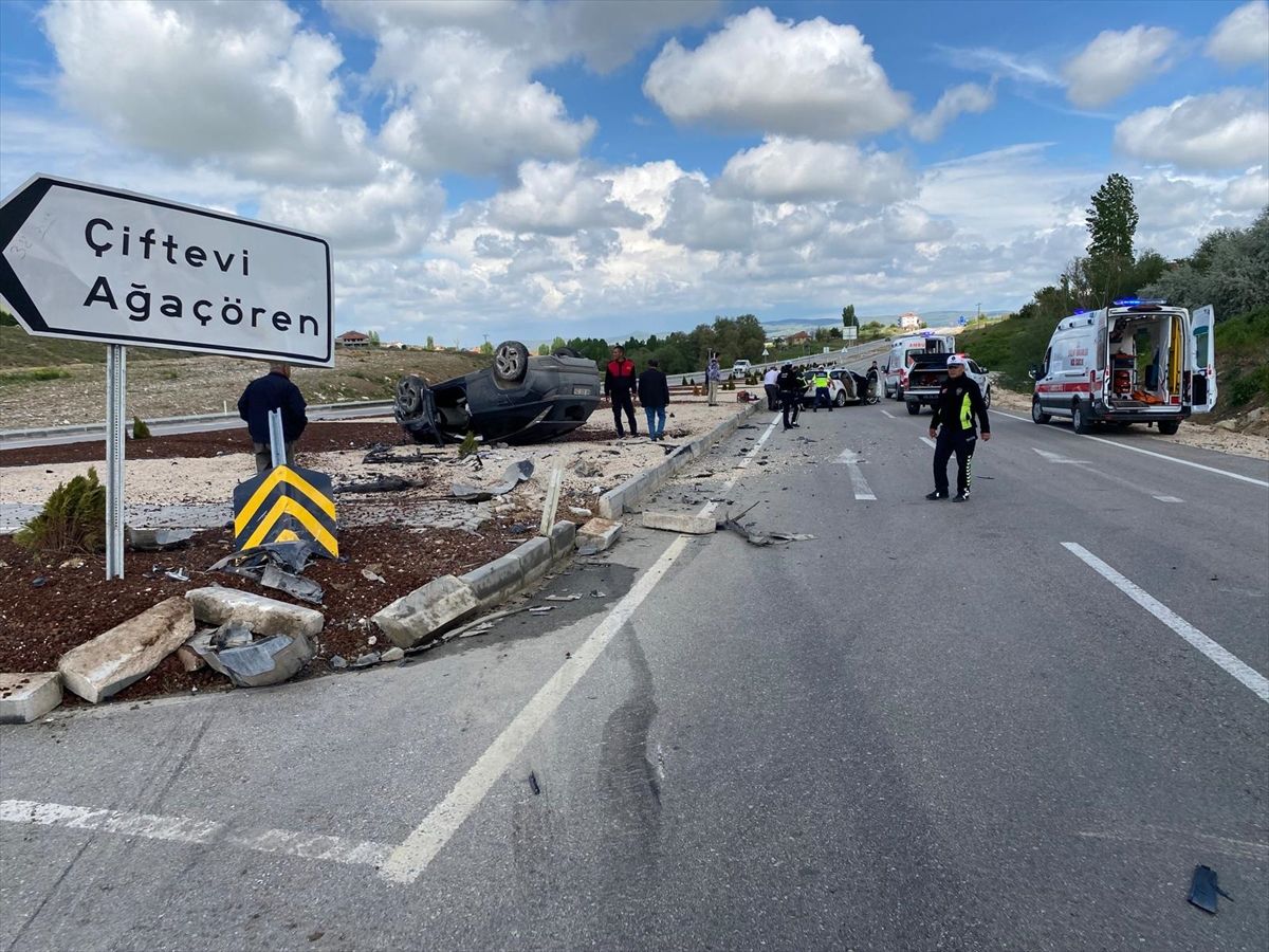 Aksaray'da iki otomobilin çarpışması sonucu 1 kişi öldü, 2 kişi yaralandı
