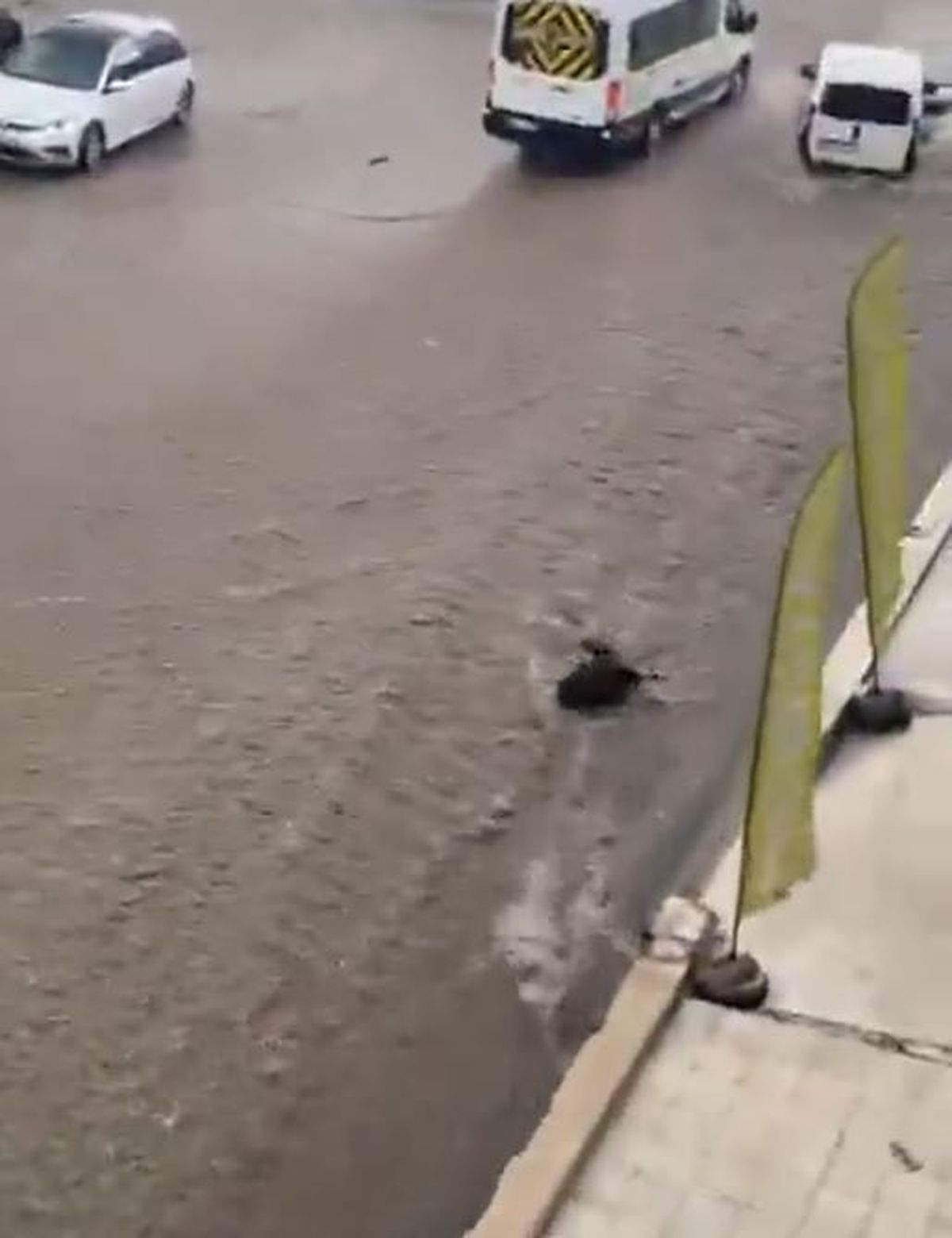 Ankara'da sağanak; alt geçit ve caddeler suyla doldu