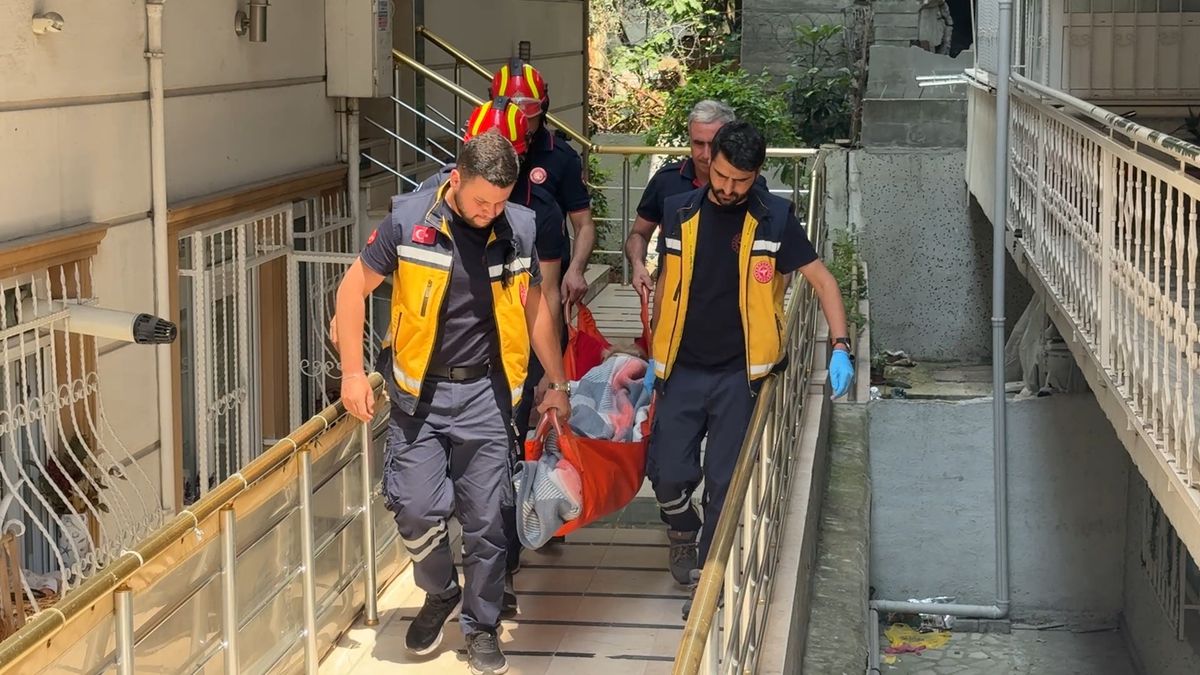 Avcılar'da diyabet hastası yaşlı kadın, düştüğü yerde sürünerek kapıya ulaştı, itfaiye ve sağlık ekipleri kurtardı