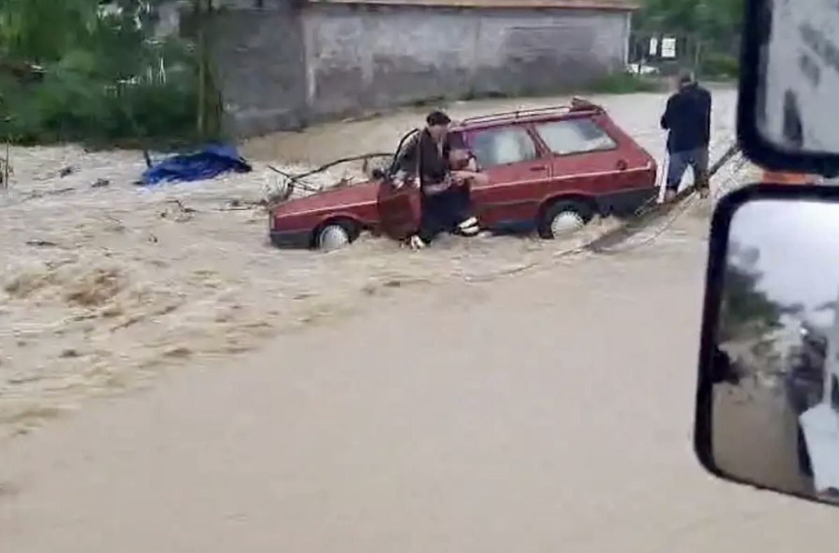 Bartın'da yağmur sonrası denizin rengi değişti
