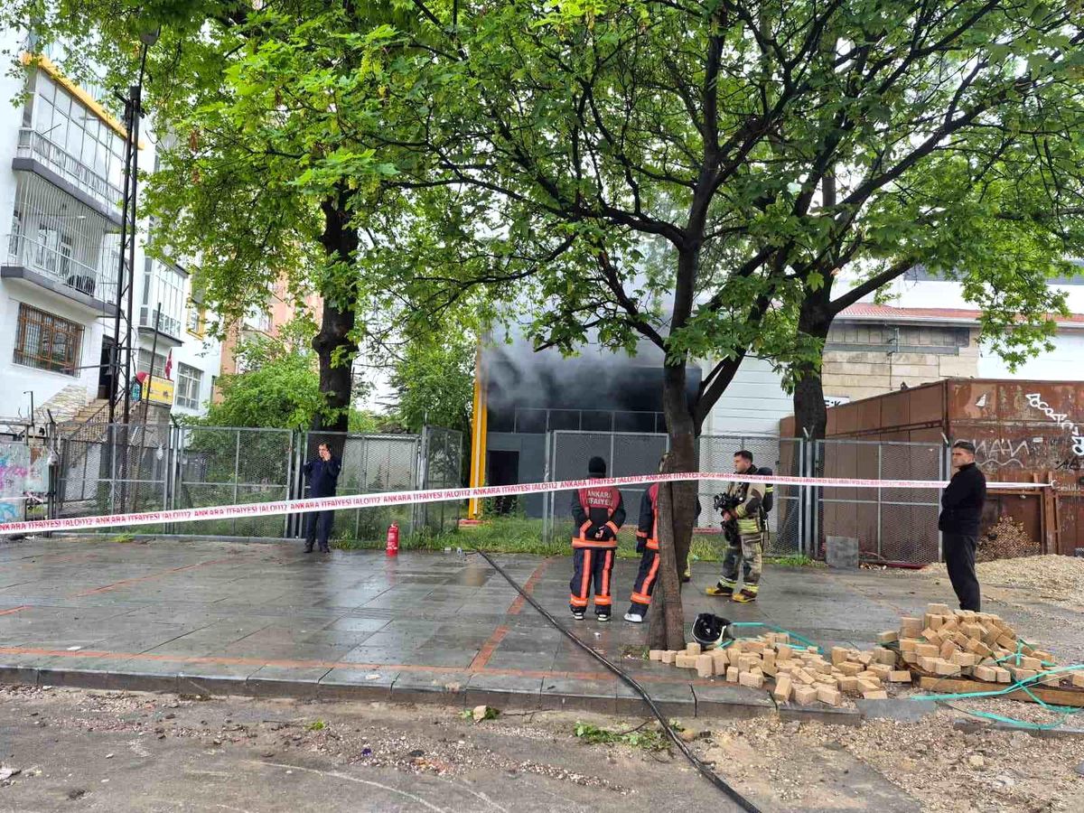 Başkent'te trafo yangını paniğe neden oldu