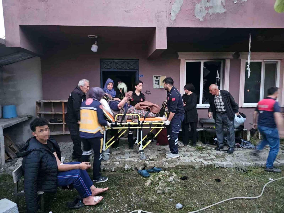 Benzinle soba yakmak isterken ölümden döndüler: 4 yaralı