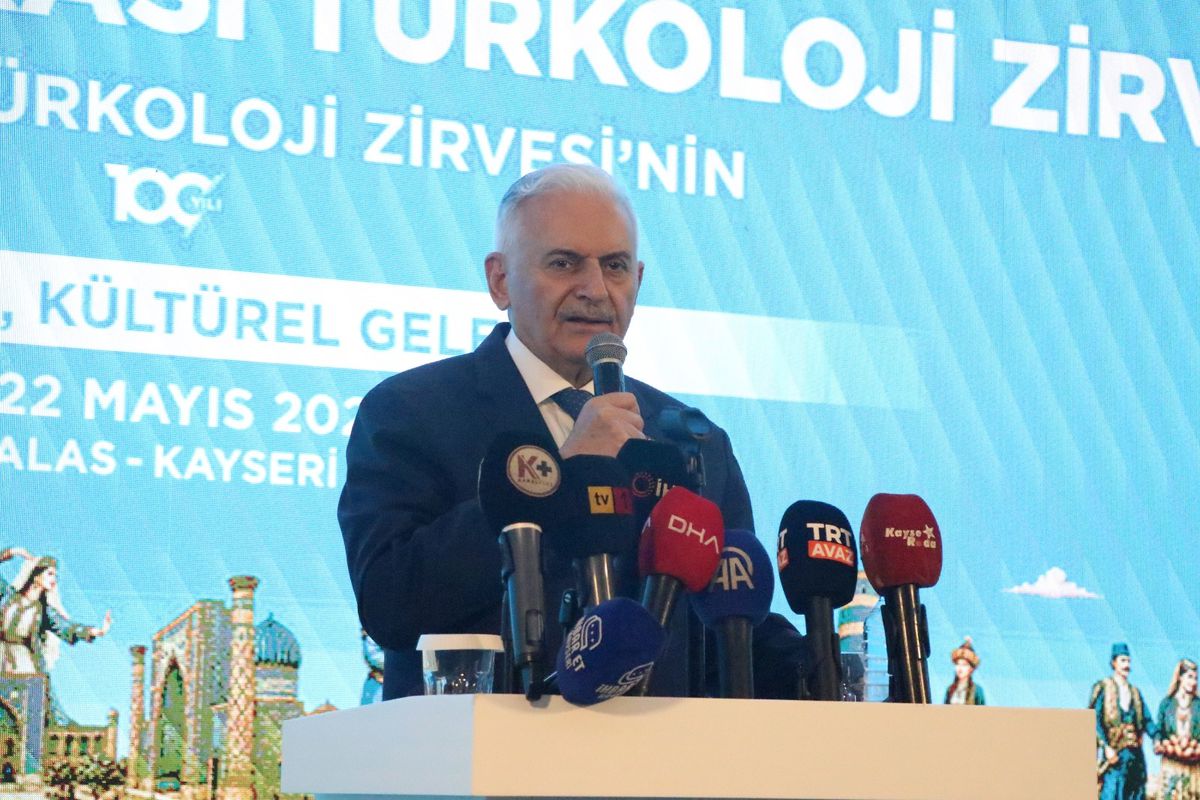 Binali Yıldırım: Ortak alfabe ile Türk dünyası birleşecek