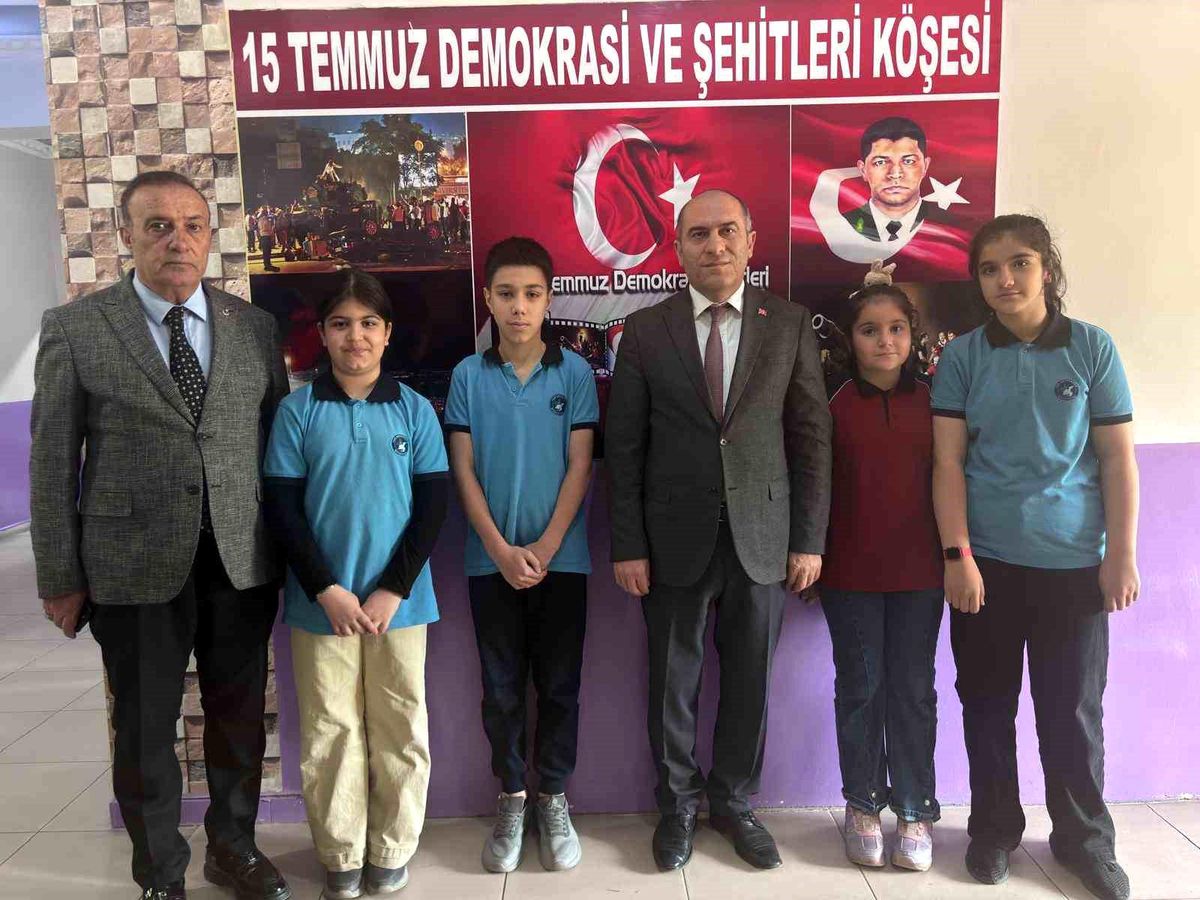 Bitlis'te kuş yavrusunu kurtarmaya çalışan öğrencilere anlamlı ödül