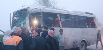 Bolu'da tanker ile yolcu minibüsünün çarpışması sonucu 3 kişi yaralandı