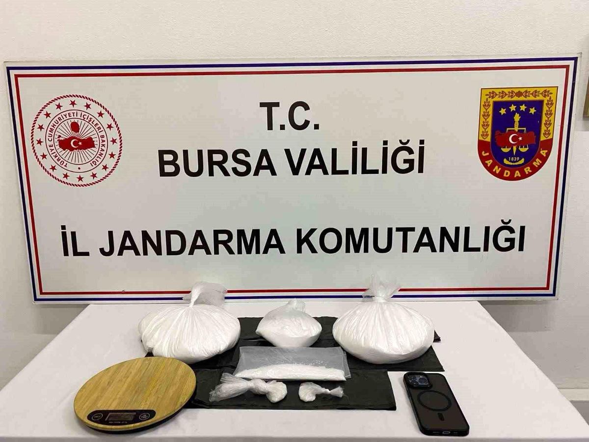 Bursa'da jandarmadan uyuşturucu operasyonu: 2 kilo 355 gram metamfetamin ele geçirildi
