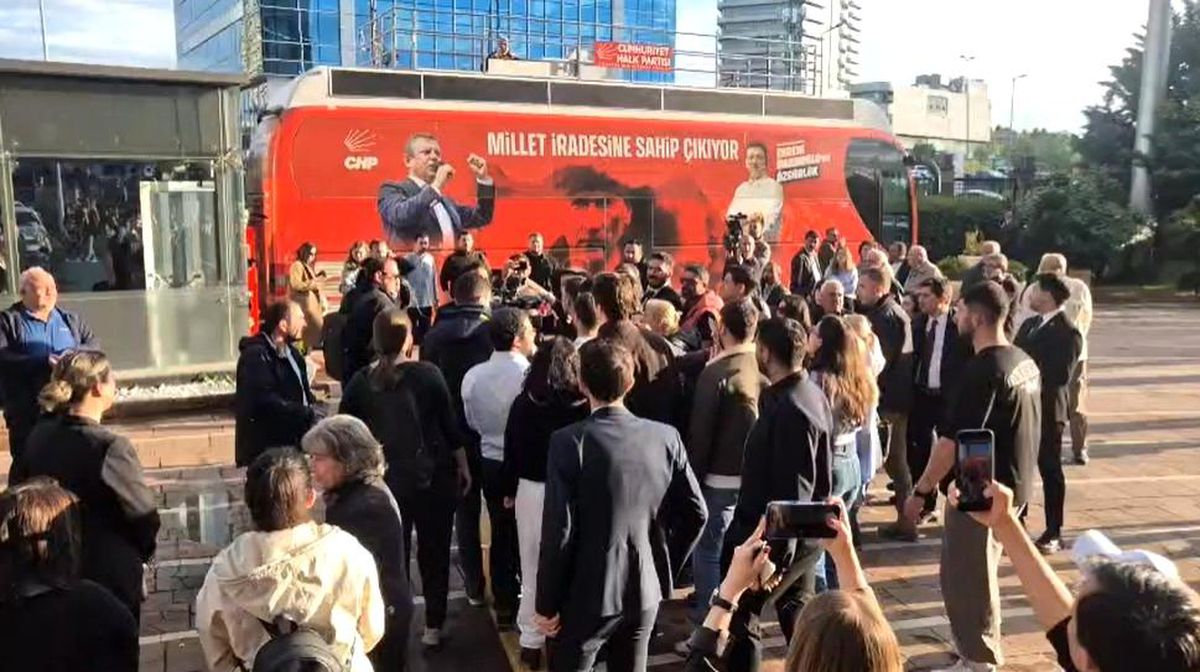 CHP Genel Merkezi önünde basın mensuplarına saldırı