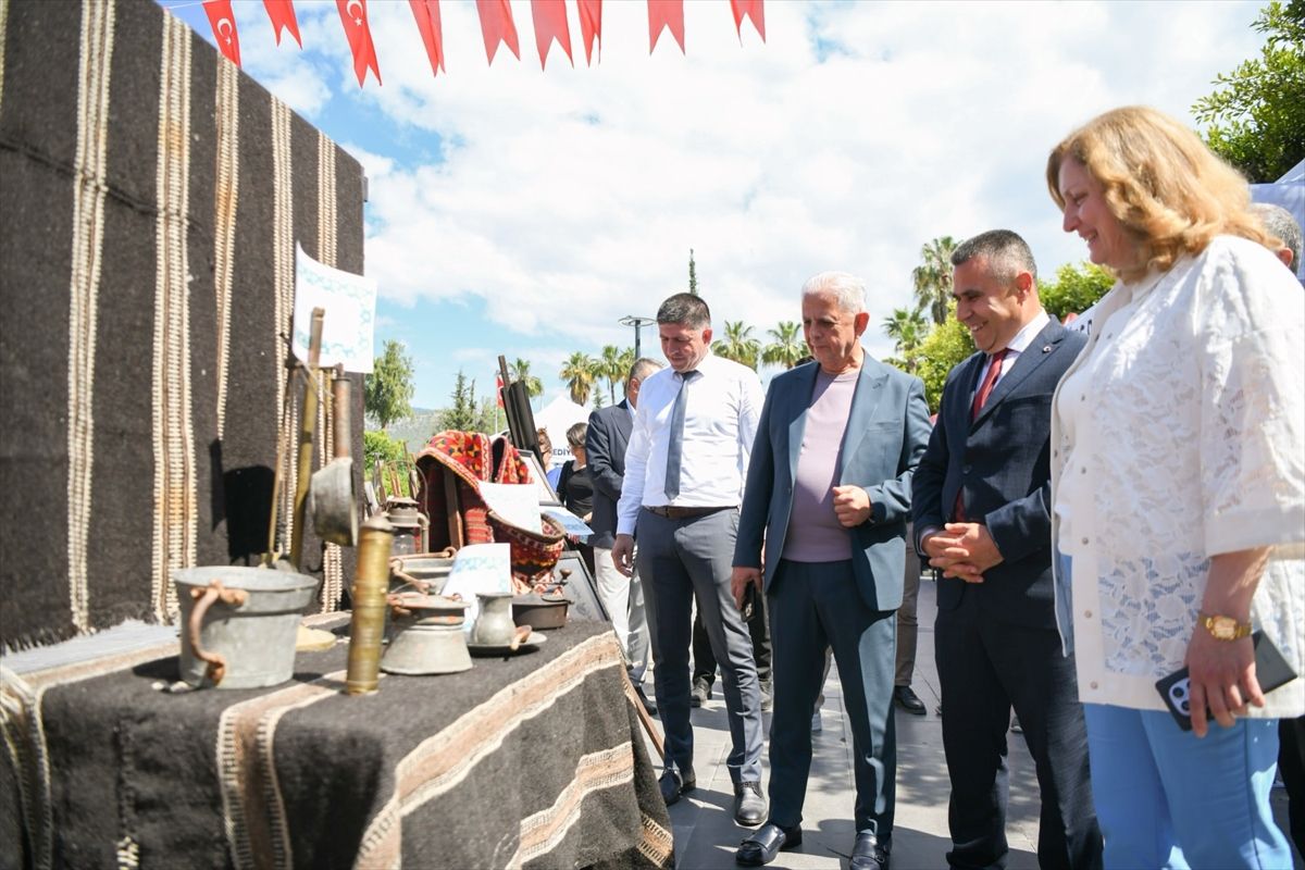 Demre'de Meslek Tanıtımı ve Unutulmaya Yüz Tutmuş Meslekleri Hatırlatma Fuarı açıldı