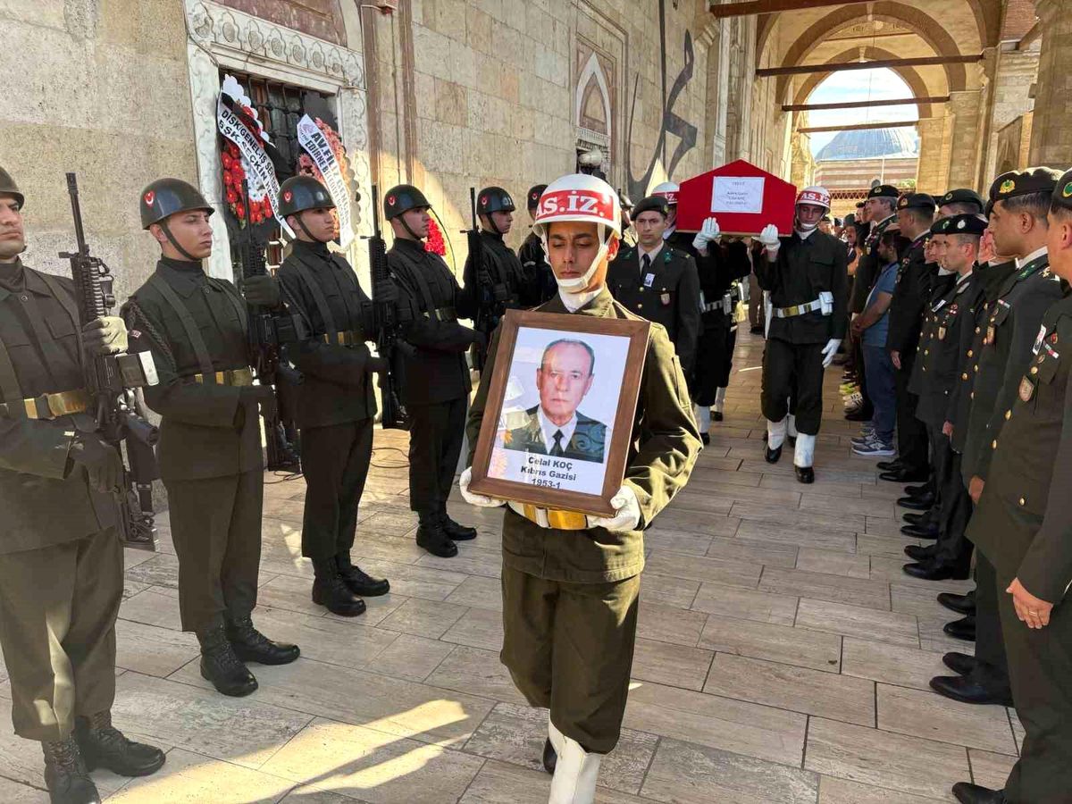 Edirne'de Kıbrıs Gazisi Celal Koç son yolculuğuna uğurlandı
