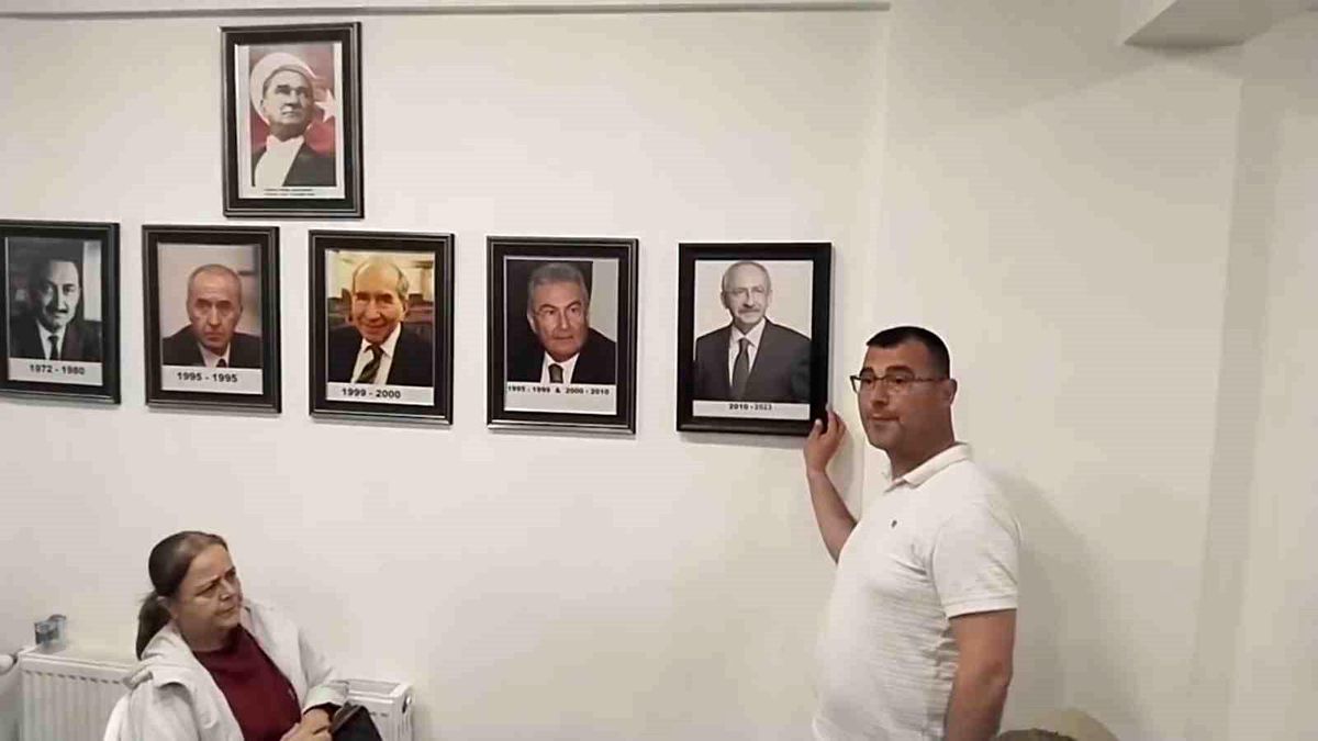 Edirne'de partililer CHP il binası önünde toplandı