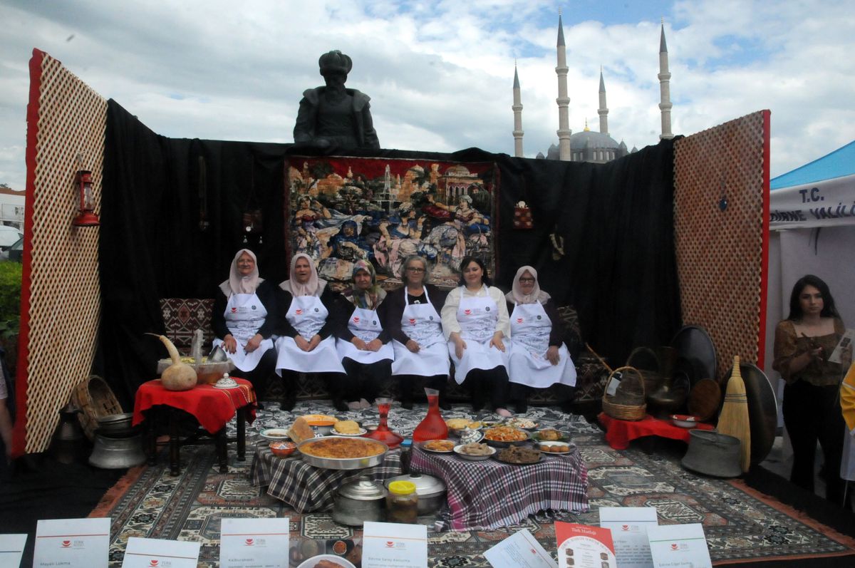 Edirne'de Türk Mutfağı Haftası, kurulan bayram sofrası ile başladı