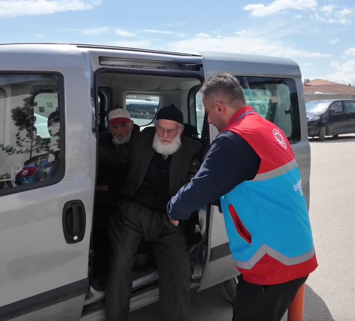 Erzincan'da Vefa Projesi: Yaşlılara Bayram Tıraşı Hizmeti