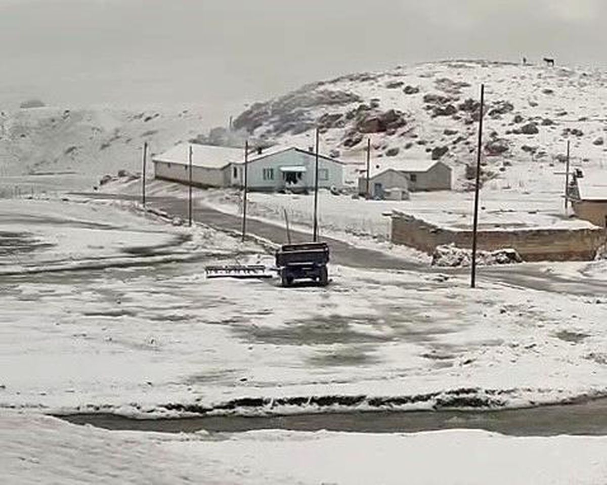Gürpınar'da mayıs ayında kar sürprizi