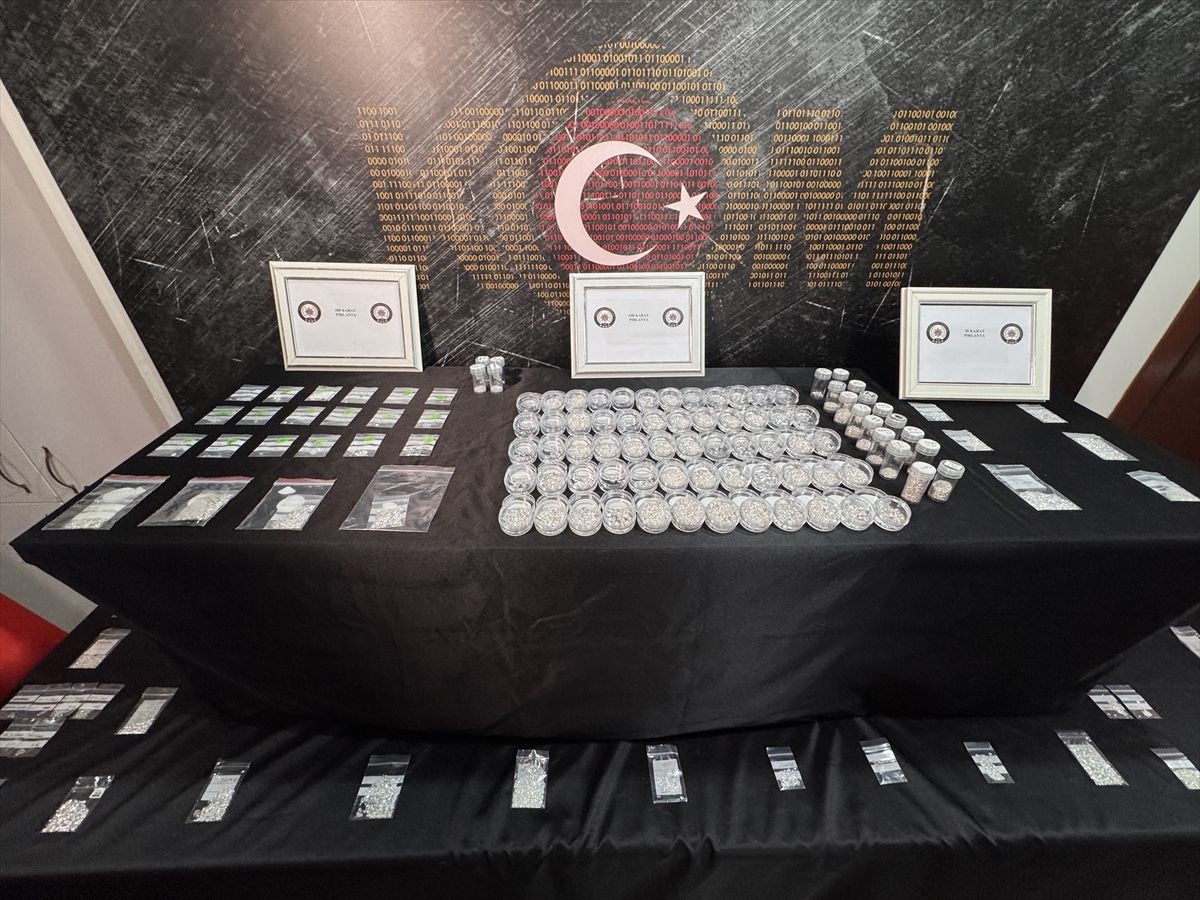 İstanbul merkezli sahte pırlanta operasyonunda yakalanan 83 şüpheliden 38'i tutuklandı