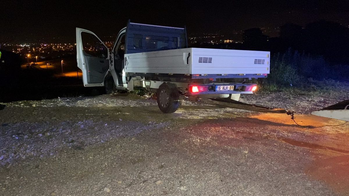 İnegöl'de kamyonet şarampole uçtu: alkol testini reddeden sürücüye 150 bin TL ceza