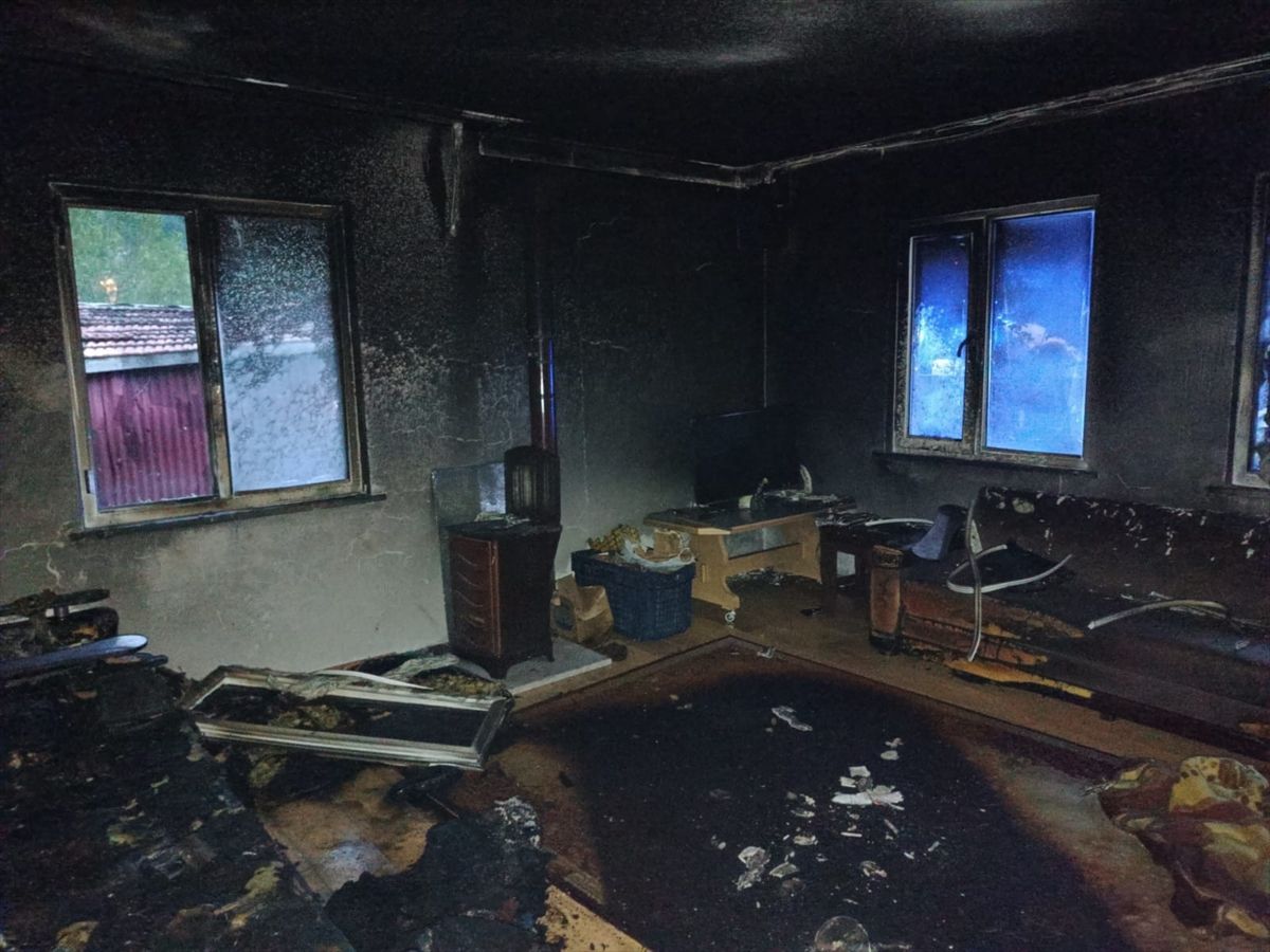Kastamonu'da sobayı yakmaya çalışırken benzin bidonunun patlaması sonucu 4 kişi yaralandı