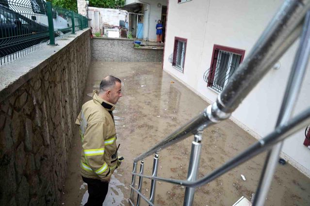 Kırıkkale'de sağanak hayatı olumsuz etkiledi: Ev ve iş yerlerini su bastı