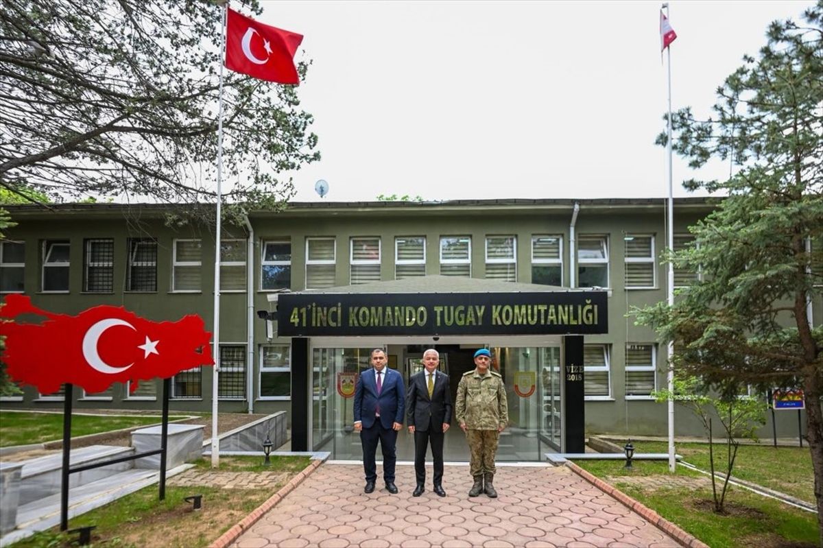 Kırklareli Valisi Turan, 41'inci Komando Tugay Komutanlığını ziyaret etti