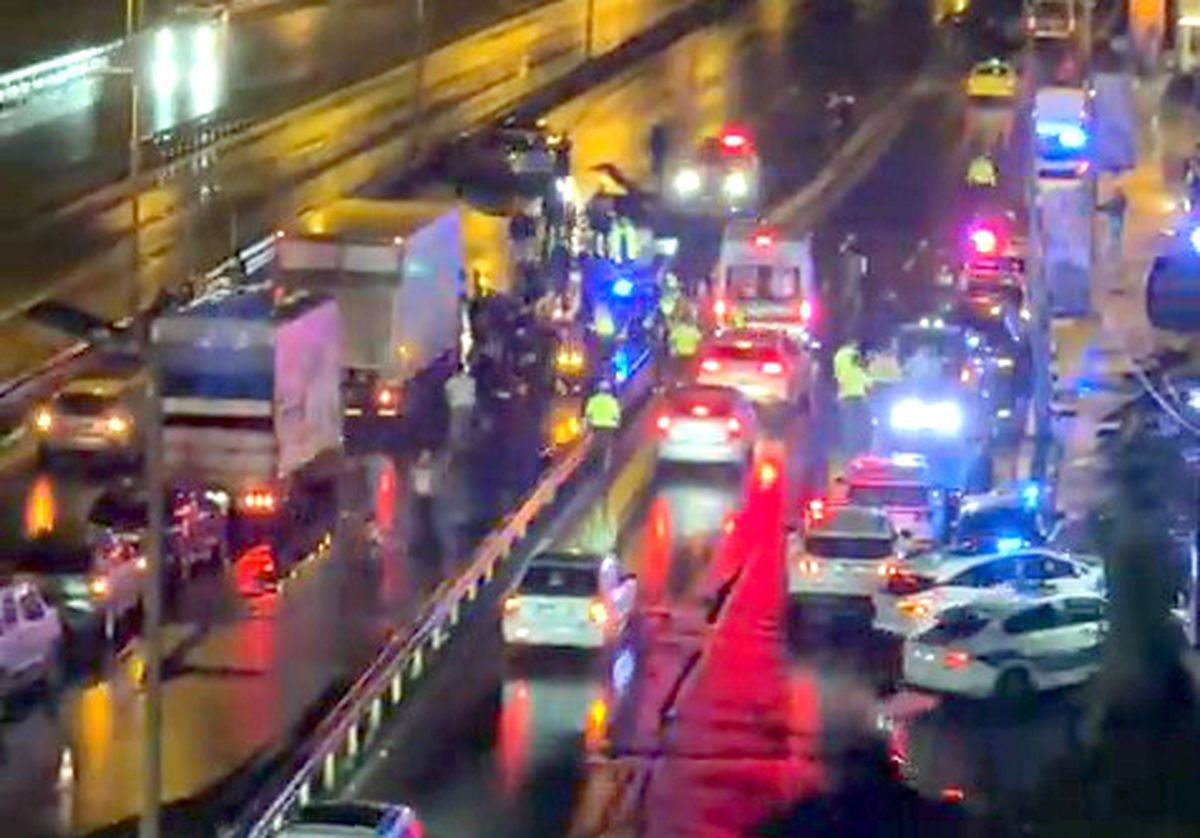 Küçükçekmece'de Kazaya Müdahale Eden Polise Otomobil Çarptı: Bacakta Üç Kırık
