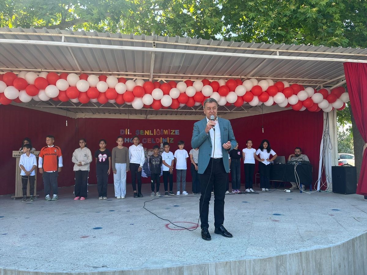 Kumluca'da ortaokulda 'Dil Şenliği' düzenlendi