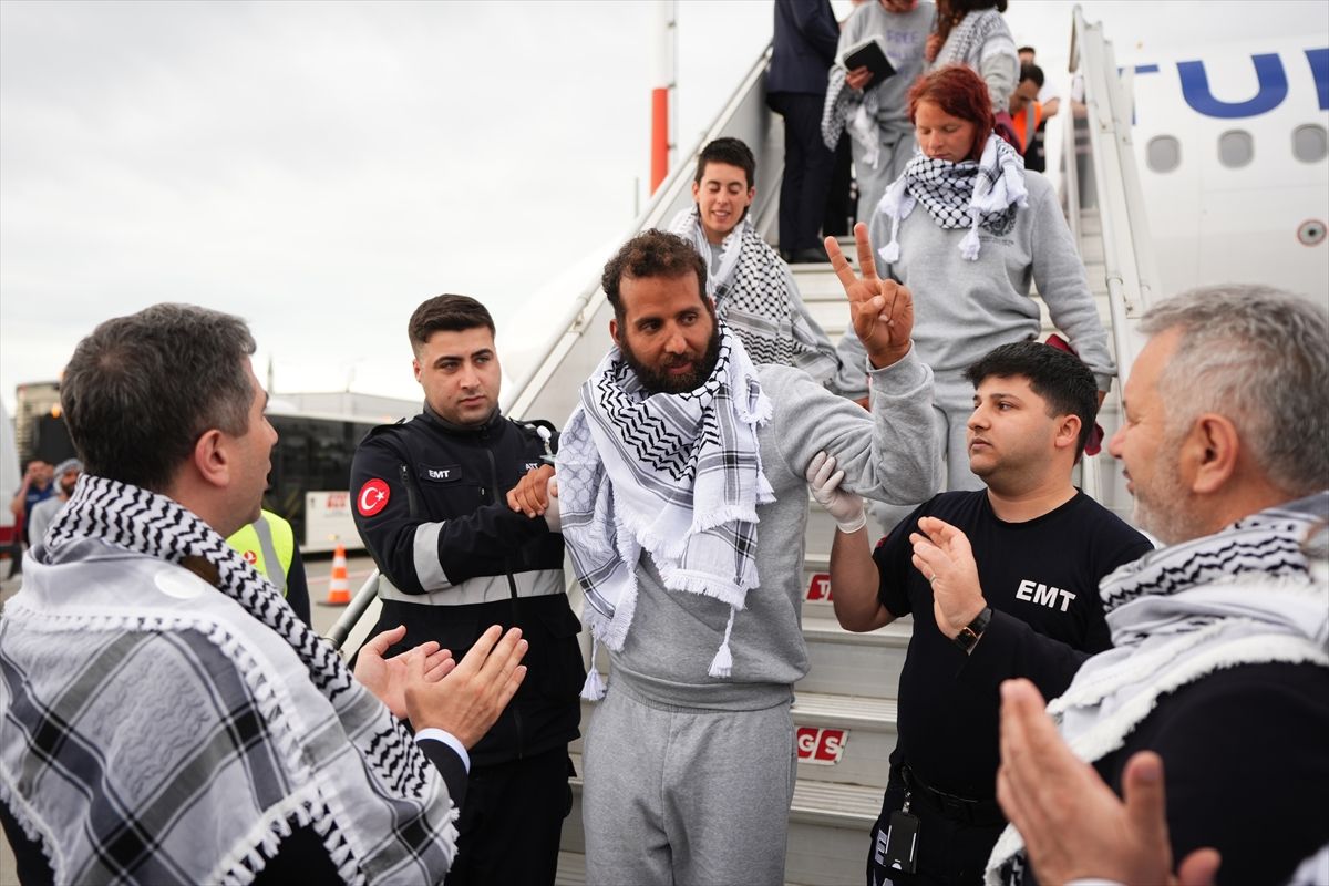 Küresel Sumud Filosu aktivistlerini taşıyan uçaklar İstanbul'a geldi