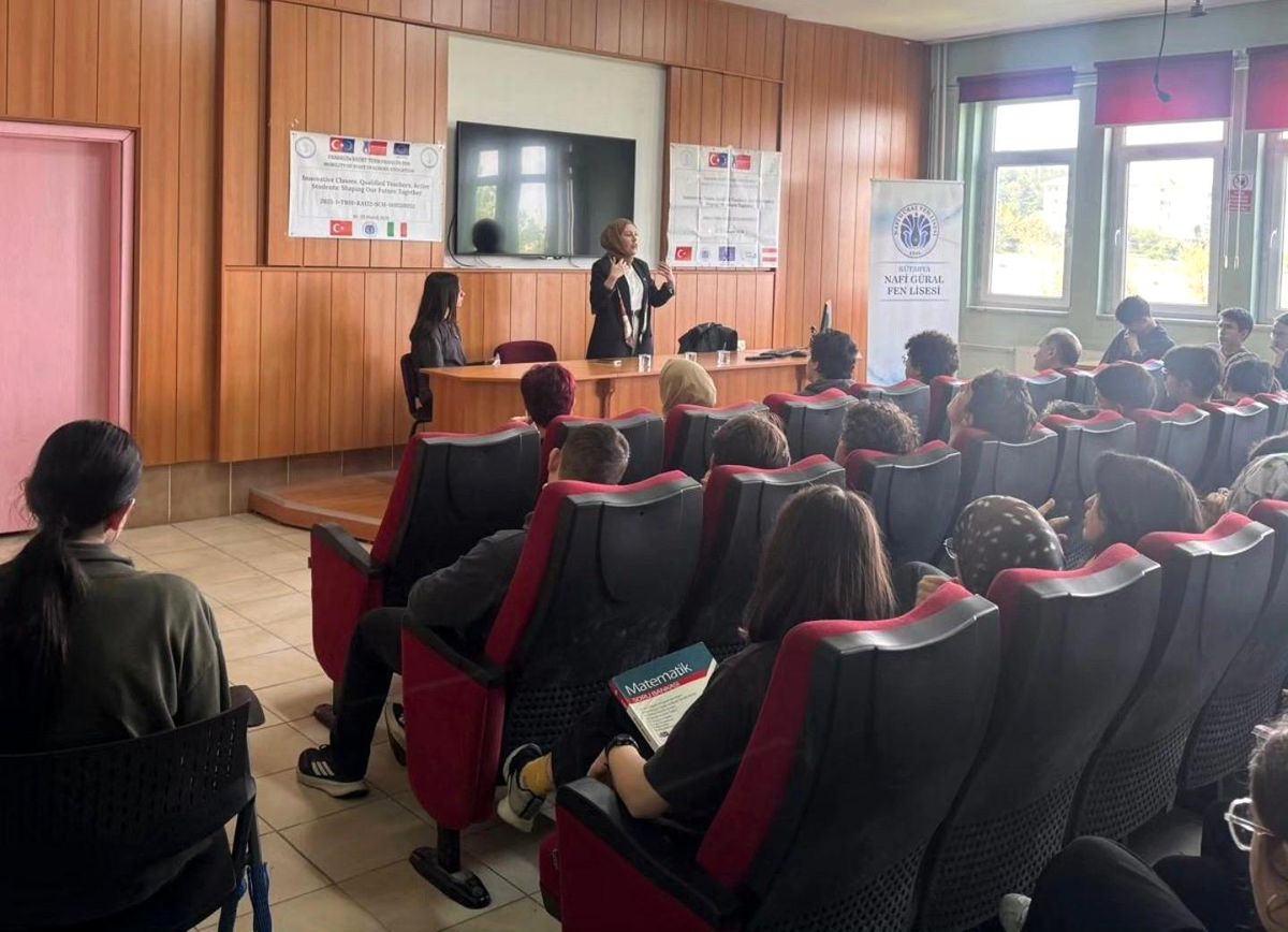 Kütahya'da fen lisesi öğrencilerine avukatlık mesleği tanıtıldı