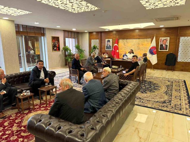 Mahalle sakinlerinden Başkan Çetinkaya'ya teşekkür ziyareti