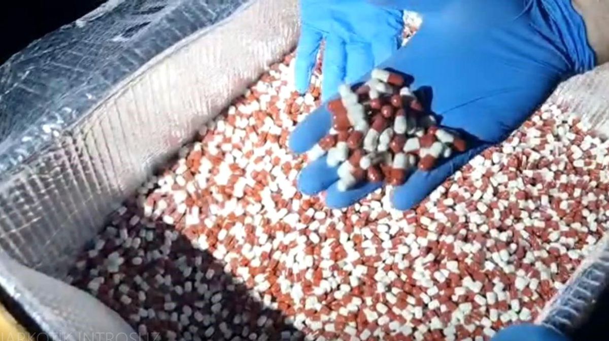 Mersin'de 317 bin 285 adet uyuşturucu hap ele geçirildi