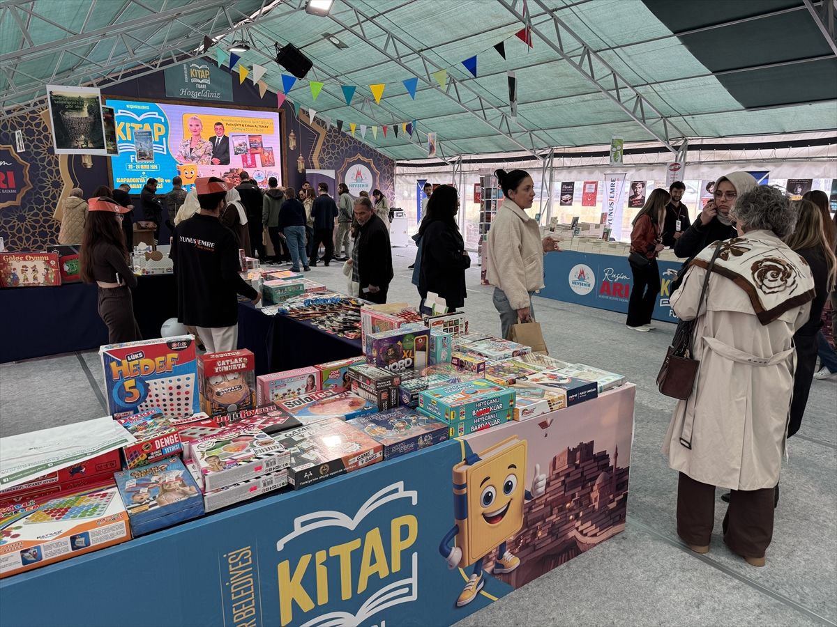 Nevşehir'de 50 yayınevinin katılımıyla kitap fuarı açıldı