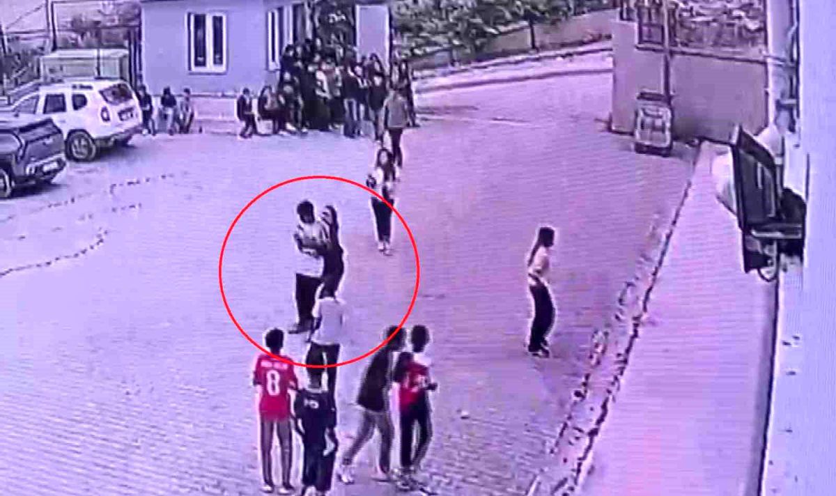 Öğrencisini Heimlich Manevrasıyla Kurtaran Öğretmenin Anları Kamerada