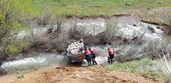 Sivas'ta dereye düşen otomobildeki 4 kişi yaralandı