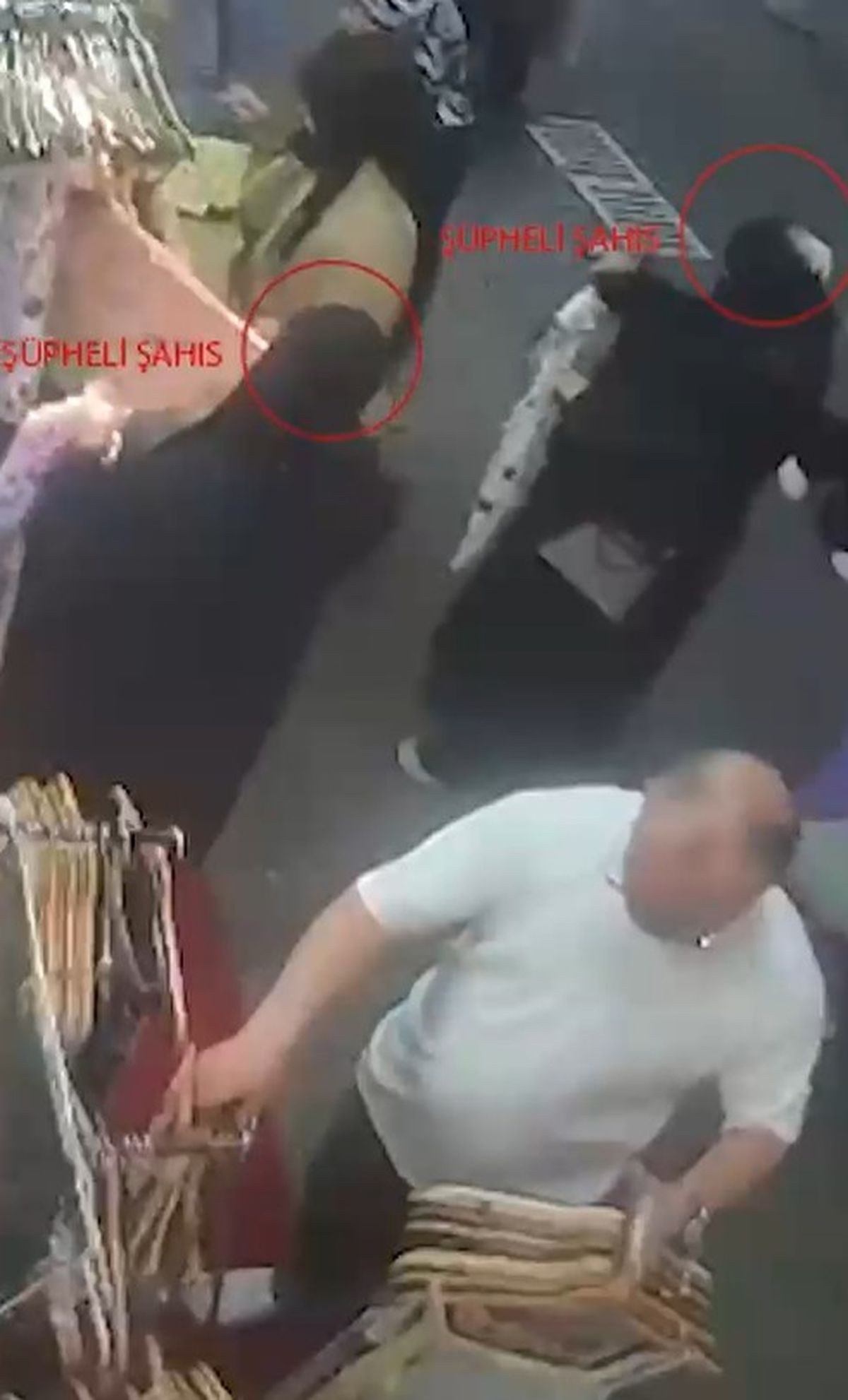 Çarşaf ve Peçeyle Yankesicilik Yapan 2 Kadın, 45 Saatlik Kamera İncelemesiyle Yakalandı